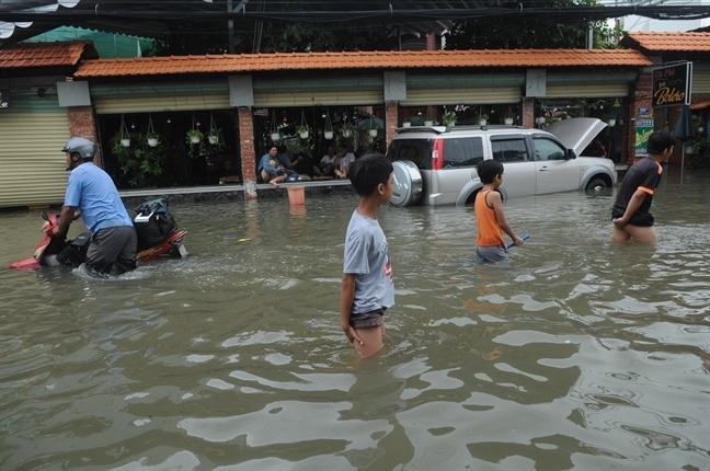 Bi thu Thanh uy diem mat hai linh vuc nong nhung giai ngan cham