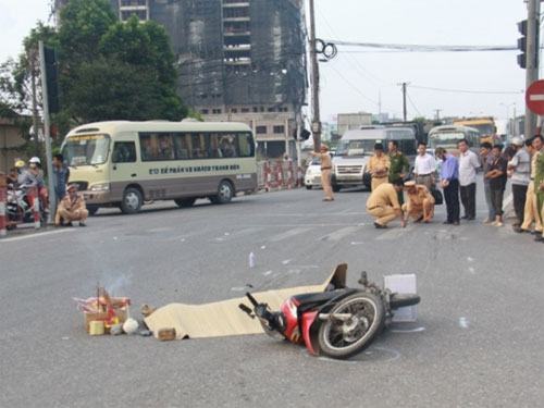 Bị xe tải tông chết trên đường về quê