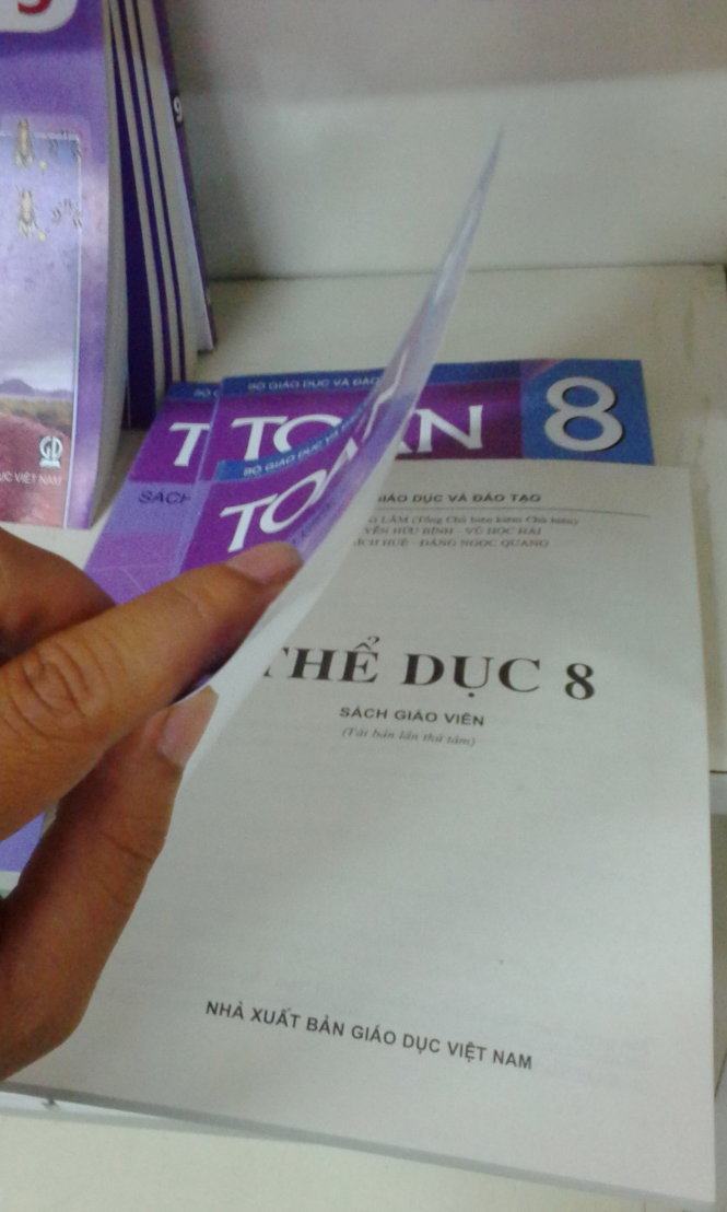 “Bìa sách toán, nội dung thể dục” là do đóng nhầm bìa