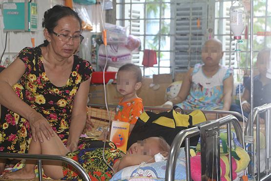 Siết chặt quỹ khám BHYT: Bệnh nhân nghèo giảm cơ hội điều trị…