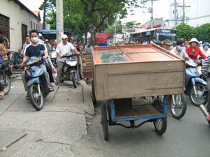 Biến vỉa hè thành lòng đường!