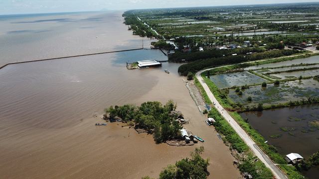 Biển xâm thực dữ đội, đề xuất khẩn cấp cứu đê biển Tây