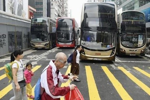 Biểu tình tiếp tục leo thang tại Hong Kong khiến giao thông tê liệt