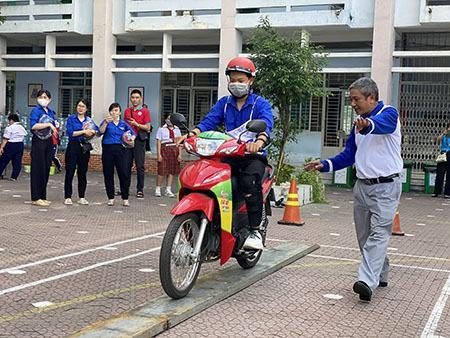 Cụ thể hóa việc xây dựng văn hóa giao thông an toàn