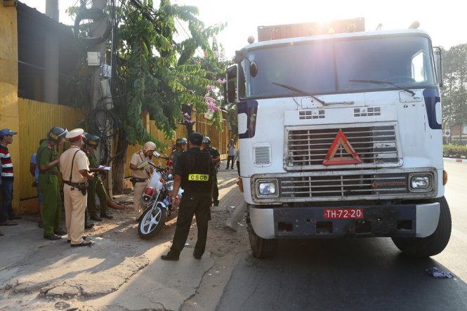 Bình Dương liên tiếp phát hiện xe container dùng biển đỏ giả  