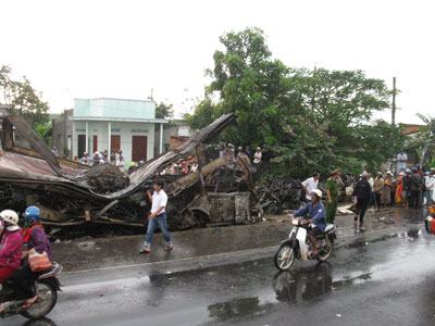 Bình Thuận: Tai nạn thảm khốc, 10 người chết cháy, 22 người bị thương