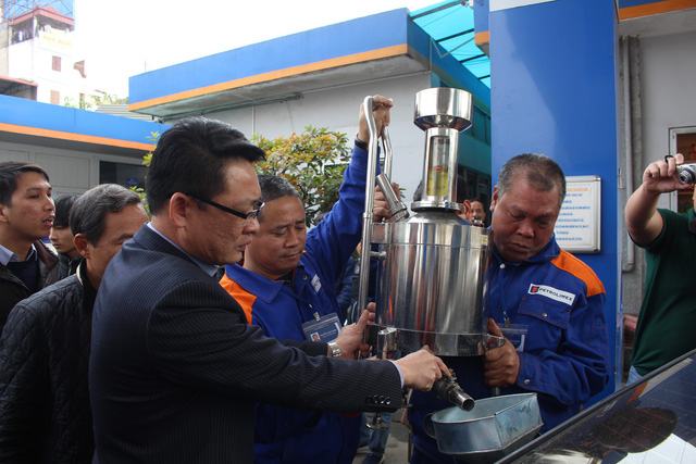 Bình xăng xe Honda dung tích 65 lít đổ tới 81,9 lít