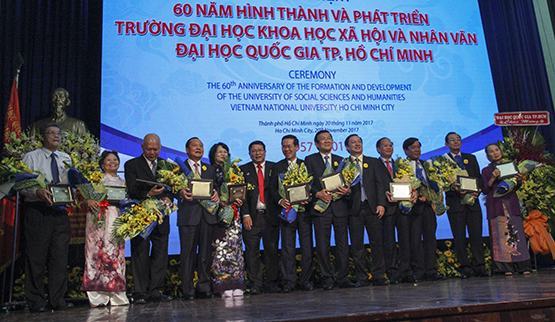 Người thầy không chỉ dạy kiến thức mà còn truyền cảm hứng…