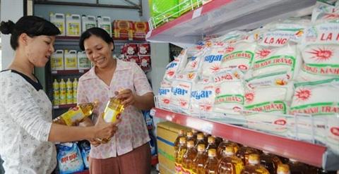 Tết này, hàng bình ổn đến tận ngõ