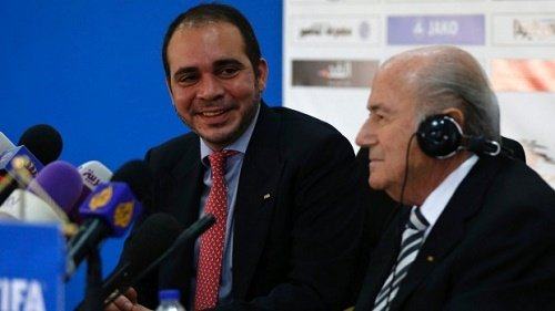 Blatter và Platini “tử chiến”, Hoàng tử Ali toan giành ghế