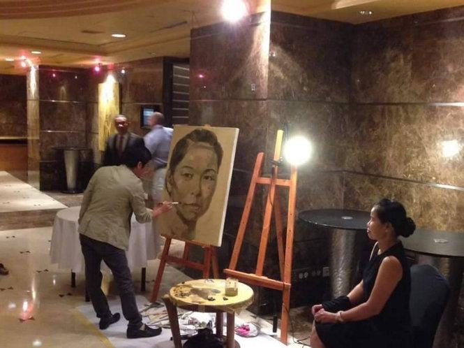 Bỏ bạc triệu thuê vẽ tranh, tạc tượng chân dung làm quà 