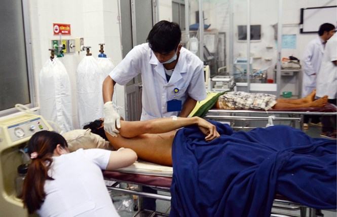 Các nạn nhân vụ nổ súng được điều trị tại Bệnh viện đa khoa tỉnh Đắk Nông  /// Ảnh: Nguyên Bình