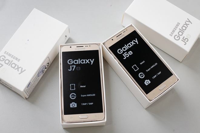 Bộ đôi Galaxy J5 - J7 2016 giá từ 5,5 triệu đồng