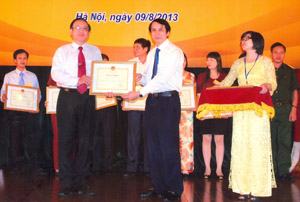 Bộ GD-ĐT khen thưởng Trường CĐ Kinh tế – Kỹ thuật Phú Lâm