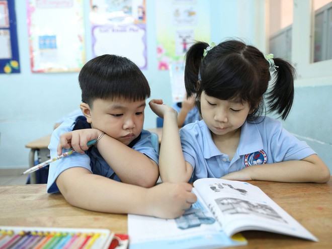 Ngoài yêu cầu rà soát cả 5 bộ SGK, Bộ GD-ĐT cũng sẽ bổ sung quy định về thẩm định và phản biện SGK  /// NGỌC DƯƠNG