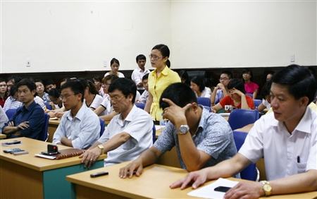 Bộ hết tiền, ứng viên 322 kêu cứu