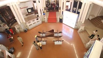 Bộ sưu tập đồ gỗ thếp vàng lần đầu công bố ảnh 1