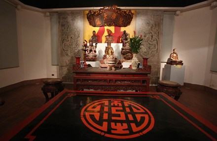 Bộ sưu tập đồ gỗ thếp vàng lần đầu công bố ảnh 3