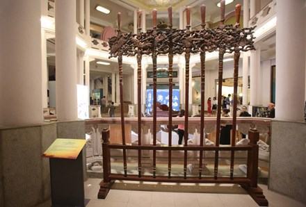 Bộ sưu tập đồ gỗ thếp vàng lần đầu công bố ảnh 4