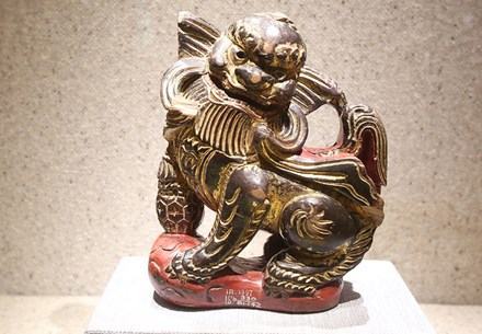 Bộ sưu tập đồ gỗ thếp vàng lần đầu công bố ảnh 5