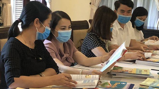 Thẩm định sách giáo khoa lớp 2 mới đã chọn ra 32 cuốn sách cho 8 môn học bắt buộc /// ẢNH HÀ LINH