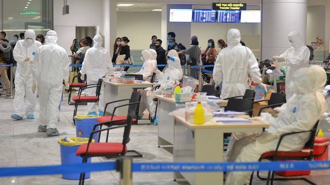 Bộ Y tế thông báo thêm 7 chuyến bay có người mắc Covid-19 /// Ảnh Hoàng Mạnh Thắng