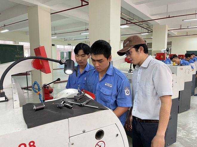 Giáo viên trường nghề không cần phải có chứng chỉ ngoại ngữ, tin học /// MỸ QUYÊN