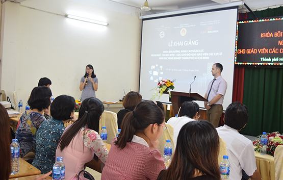 150 giáo viên được bồi dưỡng tiếng Anh và tin học