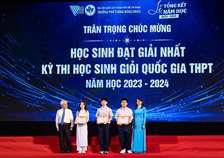 Học sinh trường Phổ thông Năng khiếu đạt thành tích khiến ai nhìn cũng mê!