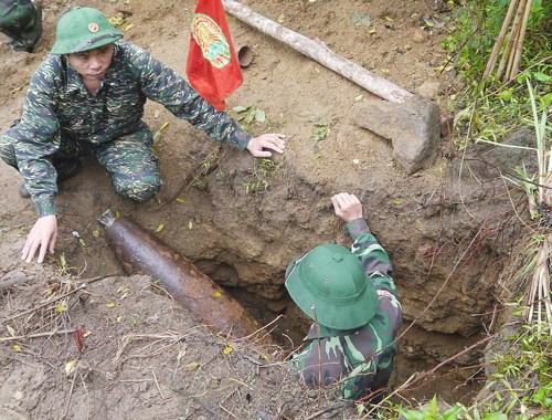 Bom khủng trên đèo Hải Vân