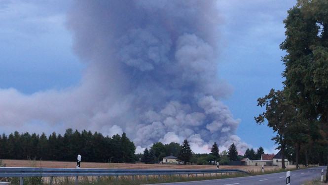 Bom nổ hàng loạt trong đám cháy rừng ở Đức