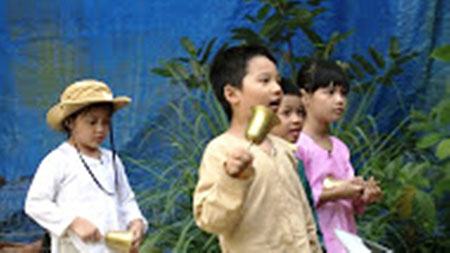 Bốn bố con vui cười hết mình diễn “Ba giai tú xuất”