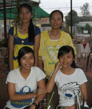 Bốn nàng “kiến càng” đi thi HS giỏi