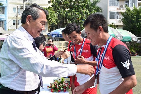 72 đội tham dự Giải bóng đá mini nam giáo viên