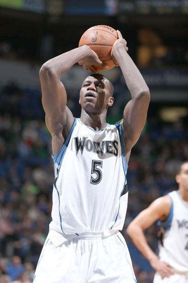 Cầu thủ bóng rổ Gorgui Dieng đến TP.HCM