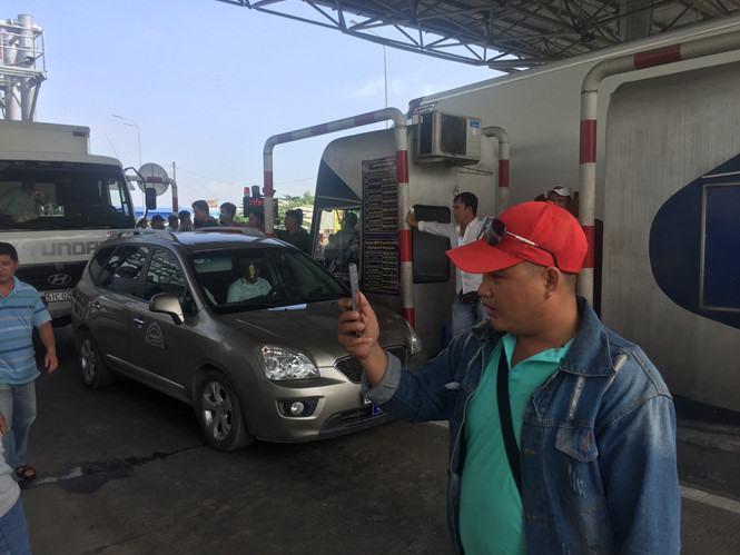 BOT Cần Thơ – Phụng Hiệp kẹt cứng: Xe cộ chôn chân kéo dài 5km