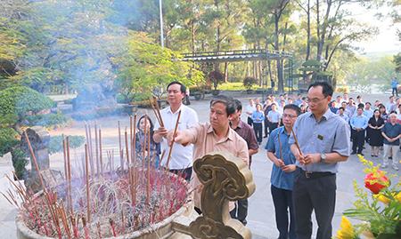 Khánh thành công trình tôn tạo Khu tưởng niệm Liệt sĩ ngành GD-ĐT