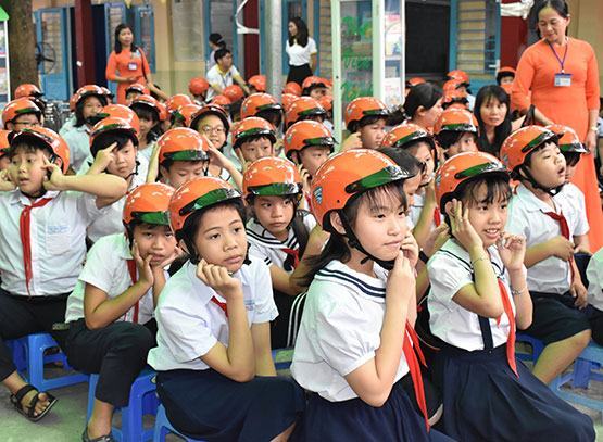 Ngưng các hoạt động ngoại khóa liên quan đến học sinh