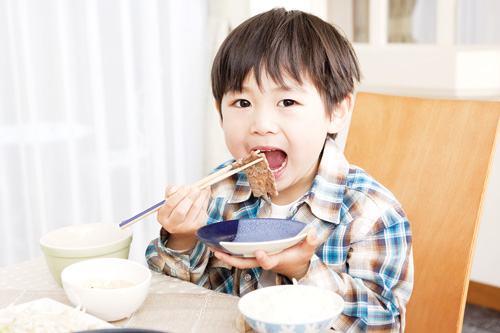 Bữa ăn gia đình, học đường thiếu dinh dưỡng