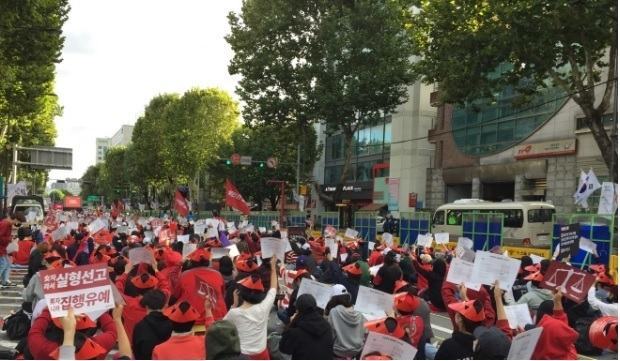 Buc xuc vi nan lap camera quay len, phu nu Han Quoc soc vi bi lam dung moi noi