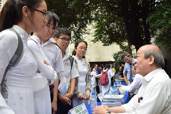 Điểm cao cơ hội xét tuyển cao