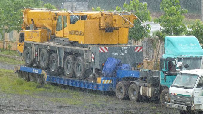 Buộc hạ tải xe “khủng” hơn 47 tấn mới cho đi