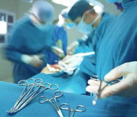 Ca phẫu thuật tim cân não cho bệnh nhi nhẹ cân và nhỏ tuổi nhất Việt Nam