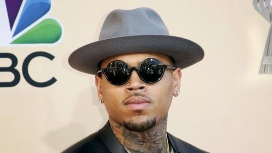 Chris Brown nài nỉ được vào Úc