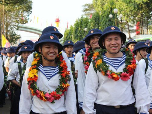 Ca sĩ, diễn viên cũng phải nhập ngũ