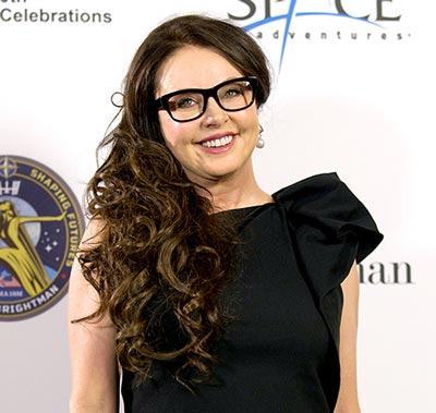 Ca sĩ người Anh hủy du lịch không gian, Nga gấp rút tìm người thay thế