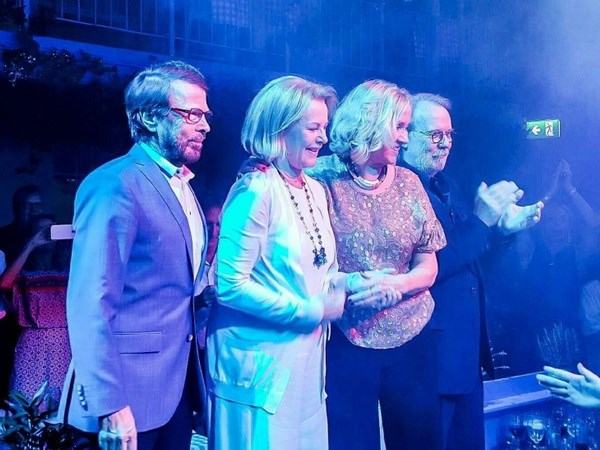 Các thành viên ban nhạc ABBA hội ngộ lần đầu tiên sau 30 năm