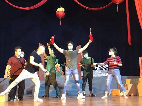 Cải lương trở lại trong âu lo