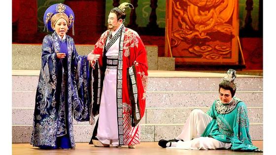 Đam mê và quyền lực làm mới cải lương lịch sử