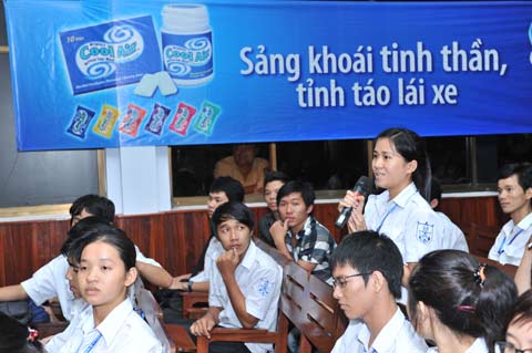 Cải thiện ý thức giao thông của sinh viên bằng… phim